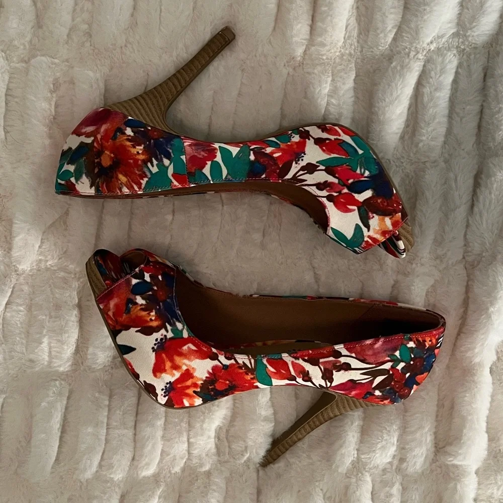 Christian Siriano floral heels size 8W - Picture 3 of 13